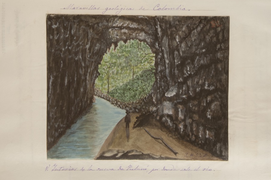 Vista interior de la Cueva de Tuluní por donde sale el río