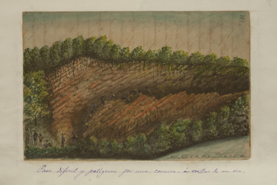 Paso difícil y peligroso por una cornisa a orillas de un río