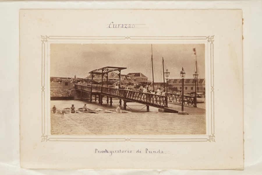 Curazao. Puente Giratorio de Punda
