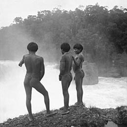 Niños makunas en las cataratas del río Yayacopi  / Río Apaporis, febrero de 1952